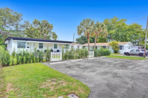 1BR Charming duplex in Hallandale Beach w Living room parking #2